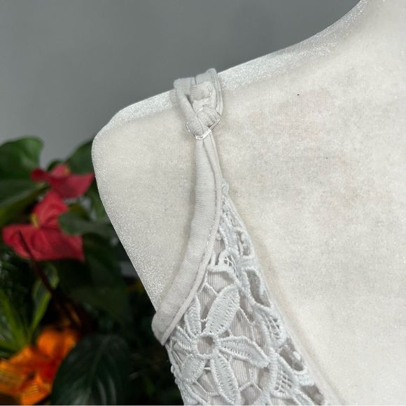 Topshow White Lacy Crop Top - Picture 6 of 9